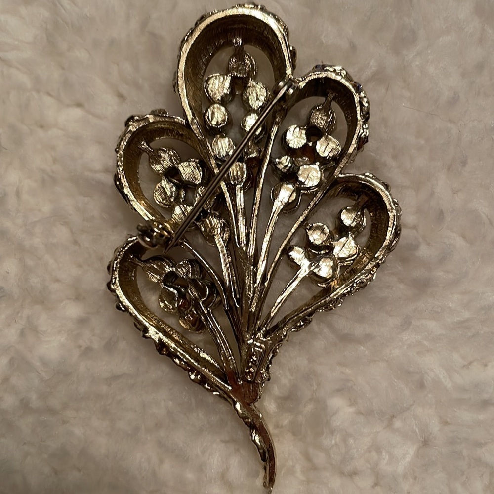 NWOT Beautiful Vintage Pin!! Pink, and purple colors. - Picture 2 of 5